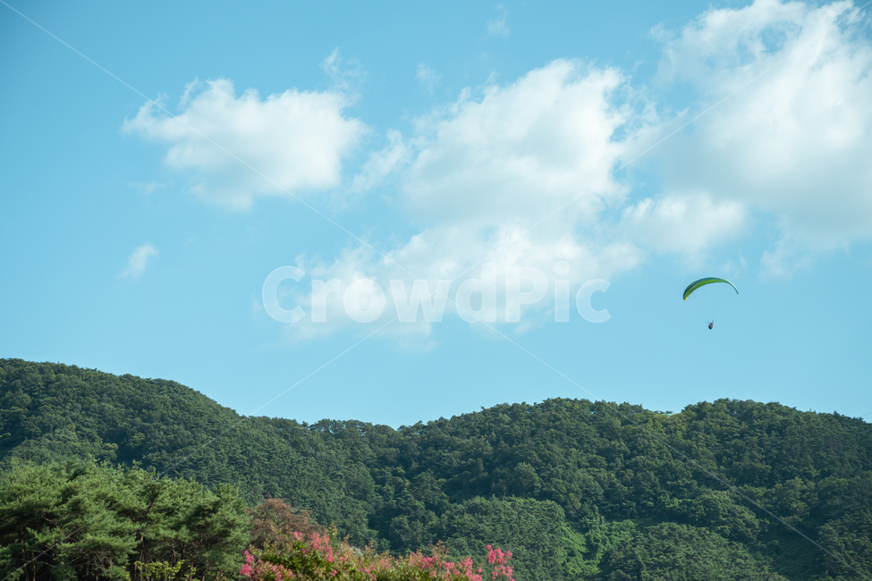패러글라이딩,하늘,산,푸른하늘,구름,여름,paragliding,sky,mountain,cloud,summer,여름,계절,summer,season,자연,풍경,nature,landscape,스포츠,레저,운동,sports,leisure,exercise,leisure activities,레저 활동,adventure,모험,gliding,활공