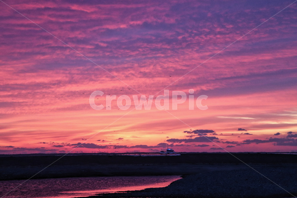 nature,자연,outdoors,옥외,sky,하늘,새벽,redsky,붉은하늘,dawn,배,보라하늘,일출,새해일출,beforesunrise,sunrise,purplesky,cloud,sea