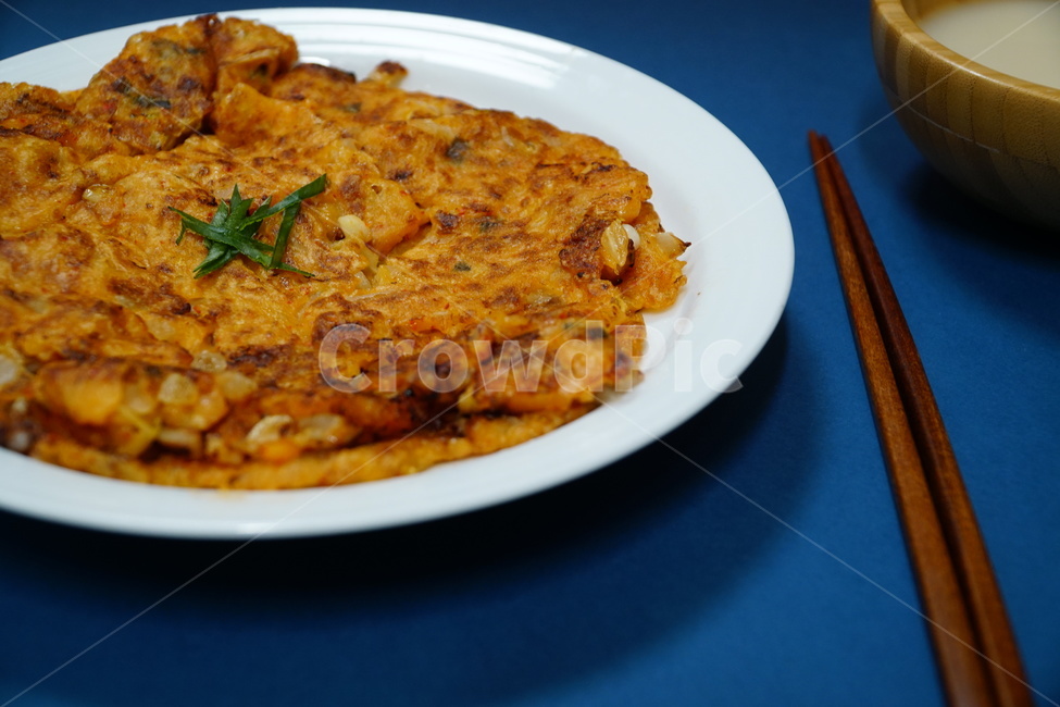 김치전,전,kimchipancake,김치,전요리,음식,식재료,요리,food,cook,meal,dishes,food reserves,한식,한국음식,한국요리,korean food,korean dishes,korean meal,korean cook,디저트,간식,후식,dessert,snack