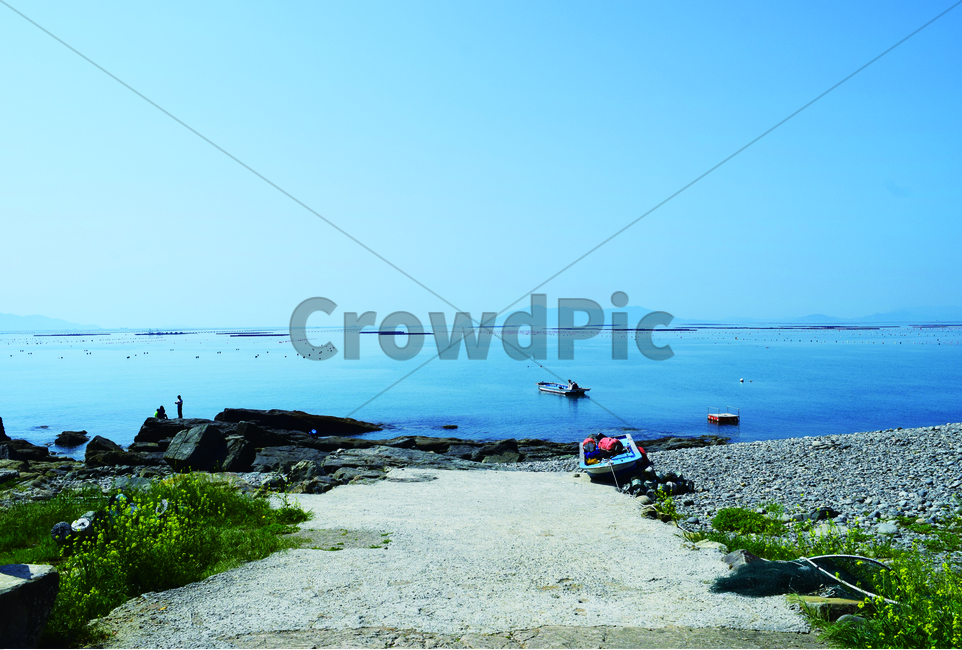 바다,바닷가,맑은하늘,자갈,섬풍경,자연,풍경,nature,landscape,한국자연풍경,한국자연경관,korea nature landscape,산업,industry,industrial,어업,fishery,fishing industry,vehicle,차량,transportation,교통,watercraft,선박