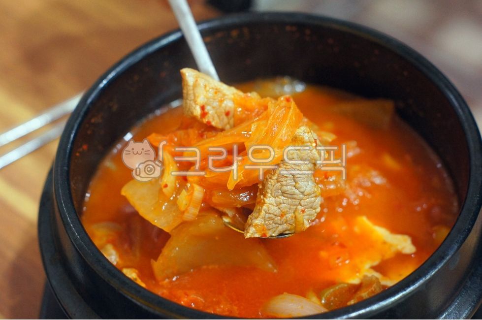 plating,Korean cuisine,Kimchi hot pot,kimchistew,meatstew,spicystew,kimchijjigae,food,porkstew,Korean food,Plating,kimchi soup,cooking,Pork Kimchi Stew,foodpresentation