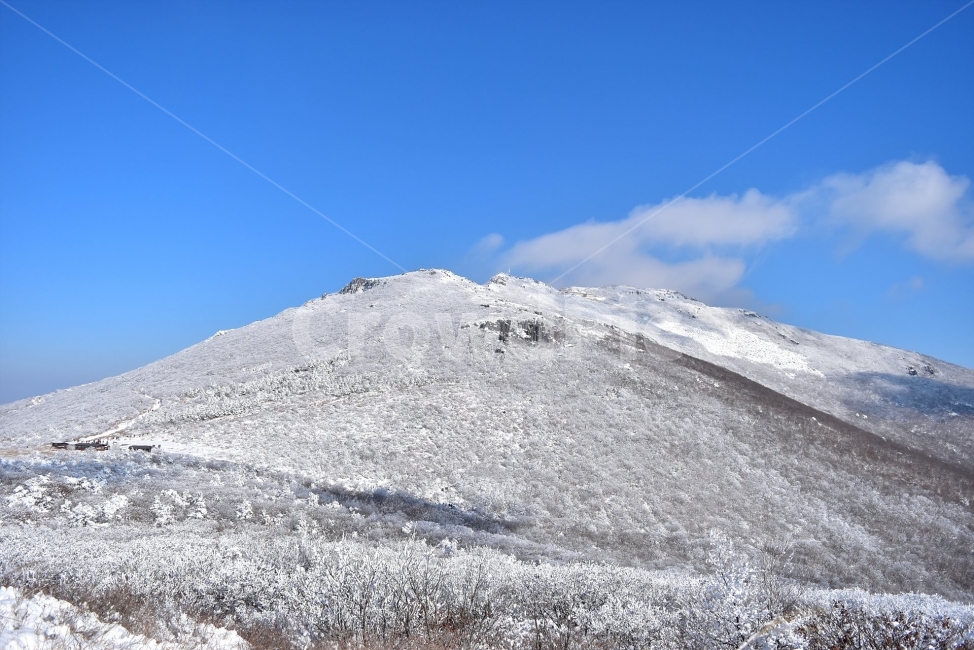 무등산,국립공원,풍경,힐링,산행,설경,상고대,서리꽃,서석대,입석대,안양산,백마능선,장불재,증심사,중봉,중머리재,천왕봉,지왕봉,Korea,National,Park,눈풍경,등산,주상절리,판타스틱,겨울왕국,겨울,지질공원,인왕봉,천지인,설국,2018년,1월,눈꽃,파란하늘,트레킹,winter,landscape,감성,아름다운,황홀한,장관,비경,선경,최고,사진,겨울,계절,winter,season,자연,풍경,nature,landscape,한국자연풍경,한국자연경관,korea nature landscape,slope,경사,outdoors,옥외,mountain,산,mountain range,산맥