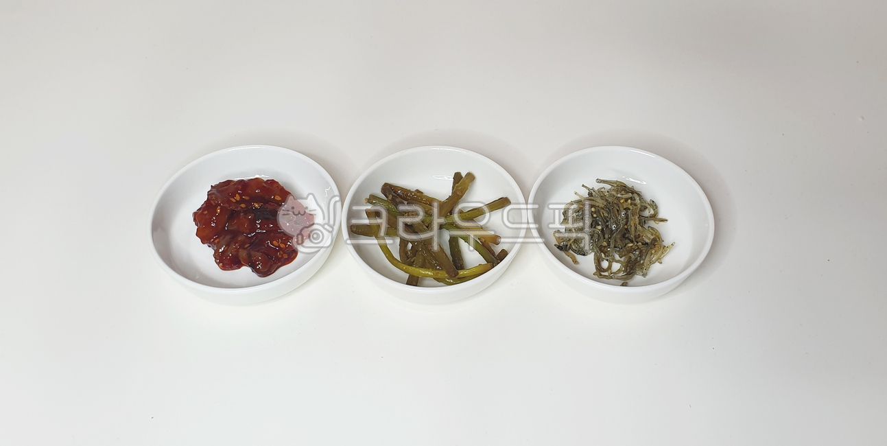 side dish,anchovy,Garlic sprouts,Korean,Octopus Jeotgal,koreantraditionalfood,Jeotgal