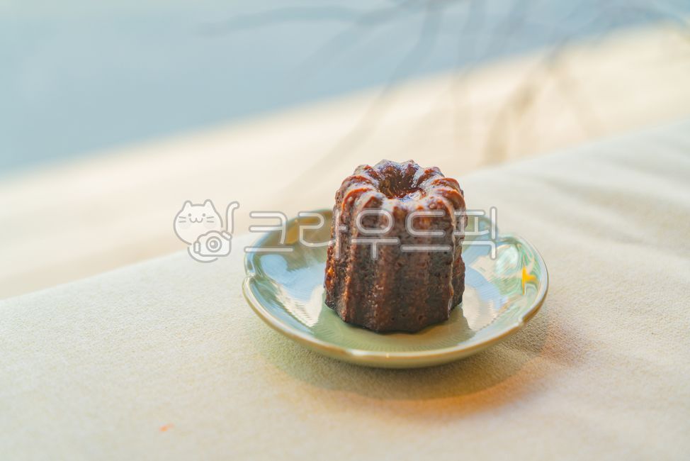 saucer,dessert,snack,canel