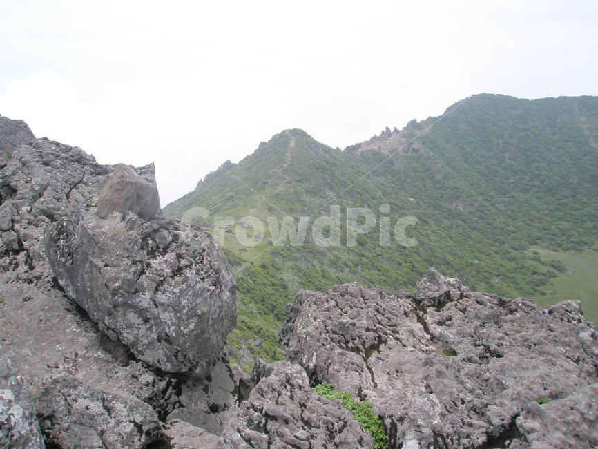 산,구름,바위,산정상,안개,한라산,mountain,rock,fog,자연,풍경,nature,landscape,한국자연풍경,한국자연경관,korea nature landscape,제주도,jeju,jeju island,slope,경사,outdoors,옥외,cliff,낭떠러지