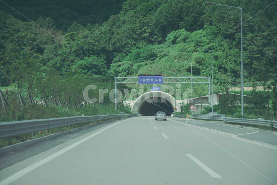 도로,차,고속도로,터널,산,교통,교통,교통수단,traffic,transportation