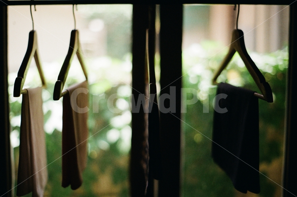 빨래,수건,창가,고독,쓸쓸함,옷걸이,슬픔,휴식,감성사진,필름사진,아날로그,feeling,film,sad,감성,sensible,feeling