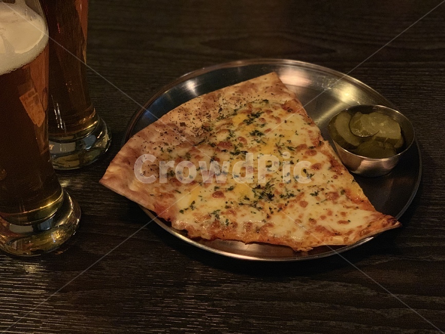 음식,피자,치즈피자,조각피자,피맥,피자한조각,안주,식재료,데이트,맥주,food,pizza,음식,식재료,요리,food,cook,meal,dishes,food reserves,빵,bread,양식,서양음식,서양요리,western food,western dishes,western meal,western cook