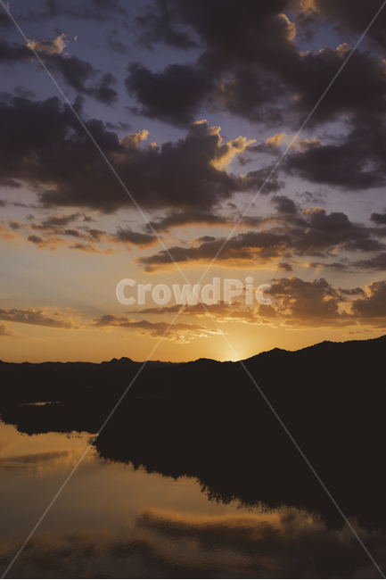 산,강,노을,구름,자연,석양,반영,일몰,sunset,sundown,mountain,river,twilight,cloud,nature,풍경,landscape,저녁,evening,감성,자연,풍경,nature,landscape,감성,sensible,feeling,색깔,색상,색채,색감,color sense,color sensitivity,feeling of color,outdoors,옥외,sunlight,햇빛,dusk,황혼,sky,하늘,dawn,새벽,red sky,붉은 하늘