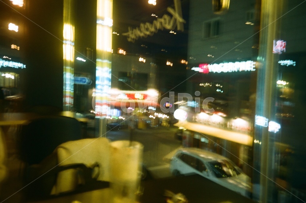 야경,유리창,네온,간판,불빛,흔들림
