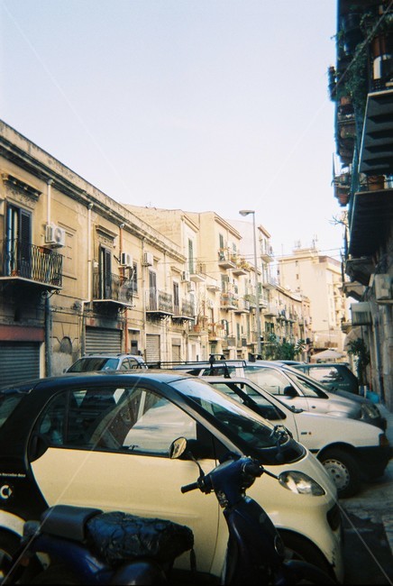 길거리,자동차,오토바이,주택가,fiat,풍경,italy,car,motocycle,local,authentic,vintage,street,parkinglot,주차,피아트,이탈리아,시칠리아,해외,외국,이국적인,도시,풍경,city,landscape,해외,외국,세계,foreign,oversea,world,세계도시풍경,해외도시풍경,외국도시풍경,world cityscape,차,automobile,vehicle,차량,transportation,교통