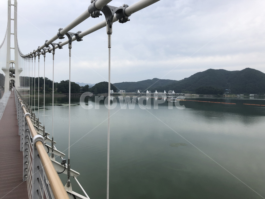 다리,호수,handrail,banister,railing,난간,흐린,풍경,현수교,아침,새벽,저수지