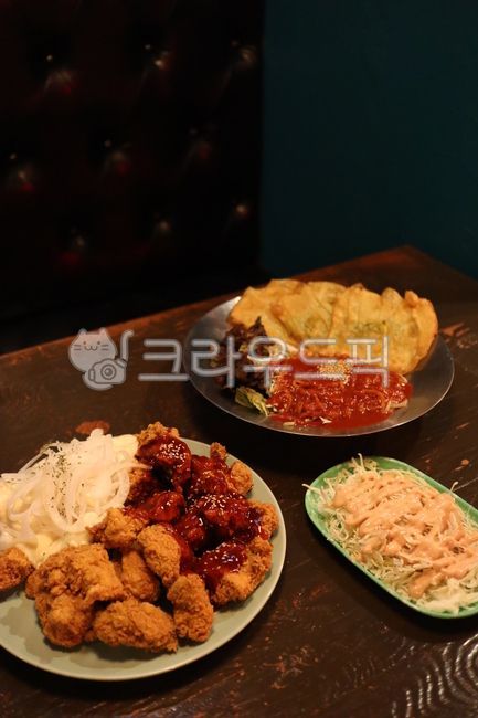 치킨,쫄면,양념치킨,후라이드치킨,어니언치킨,양파치킨,술안주,식사,chicken,음식,음식,식재료,요리,food,cook,meal,dishes,food reserves