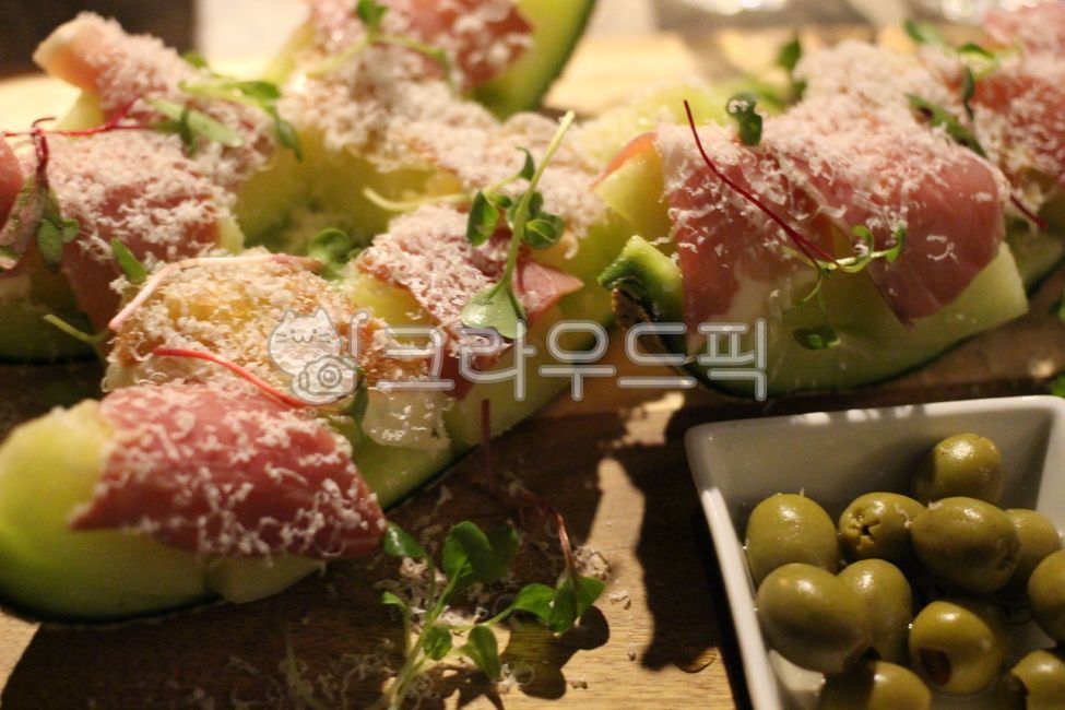 olive,jamon,yearend party,melon,party food