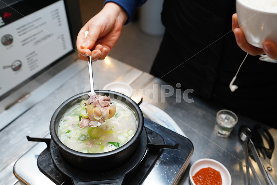 국물요리,국물,식사,국밥,소머리국밥,육류,육식,한식,먹거리,음식,한국식,푸드,먹방,밥,음식,식재료,요리,food,cook,meal,dishes,food reserves,한식,한국음식,한국요리,korean food,korean dishes,korean meal,korean cook
