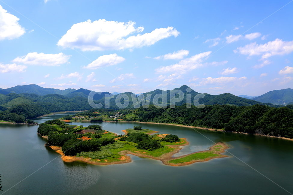 풍경,호수,자연,구름,하늘,산,자연,풍경,nature,landscape,한국자연풍경,한국자연경관,korea nature landscape,land,땅,outdoors,옥외,water,물,shoreline,해안선,sea,바다,ocean,대양,coast,연안