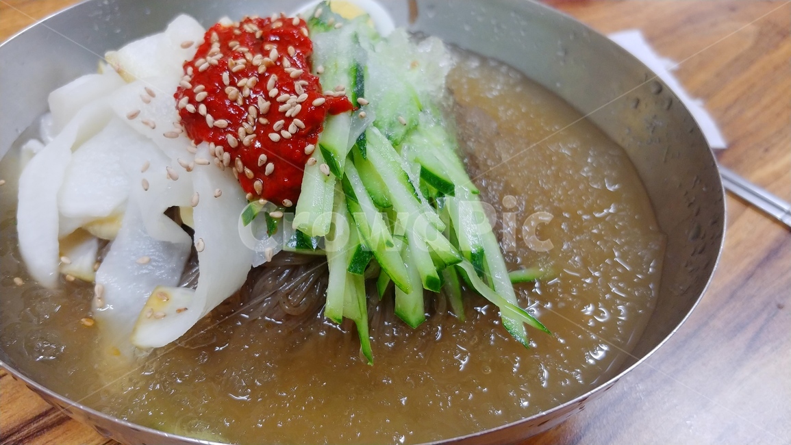 시원한음식,음식,냉면,물냉면,밀면,부산음식,한국음식,오이,무,소반,여름음식