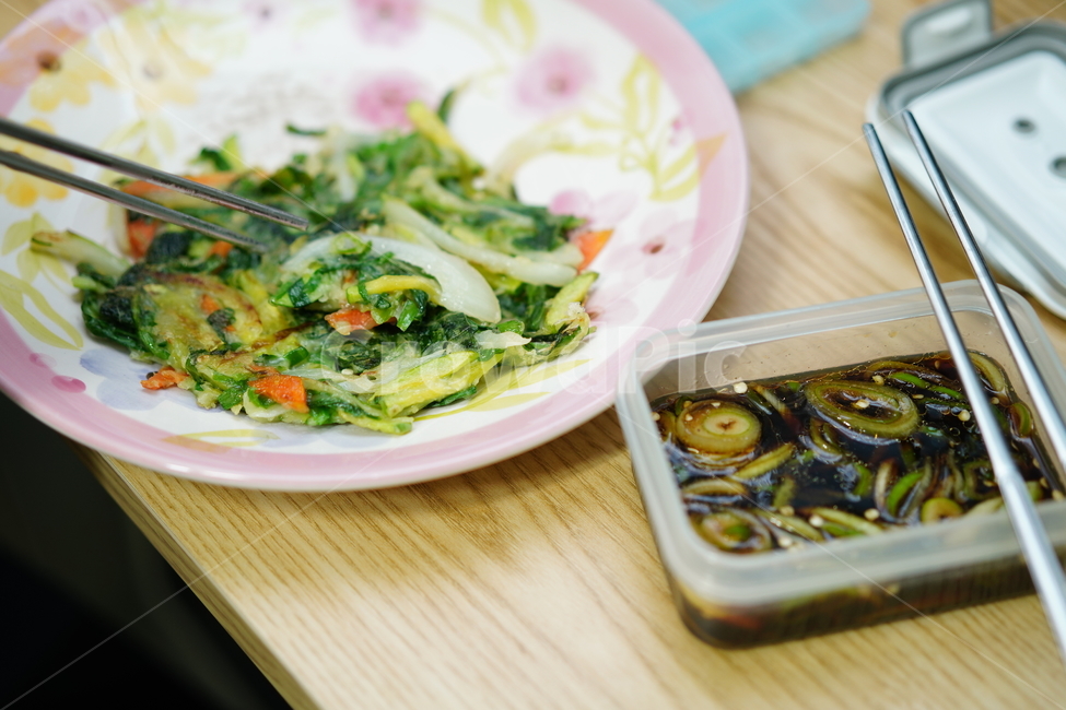 전,부추전,한식,부침개,먹거리,안주,야채,음식,간식,먹방,한국,푸드,요리,음식,식재료,요리,food,cook,meal,dishes,food reserves,한식,한국음식,한국요리,korean food,korean dishes,korean meal,korean cook