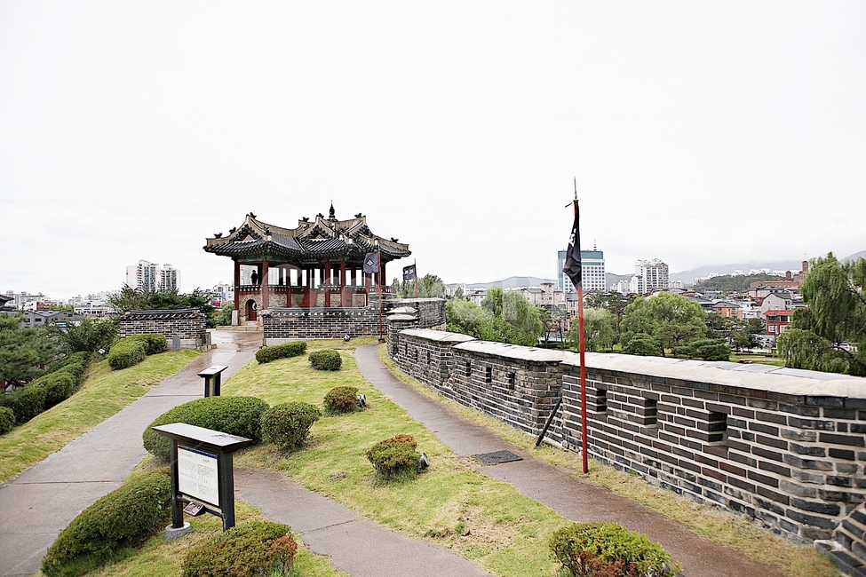 수원화성,성,성곽,길,둘레길,돌담,가을,담,자연,풍경,벽,방어벽,식물,전통,한국전통,한국문화,korean traditional,korean culture