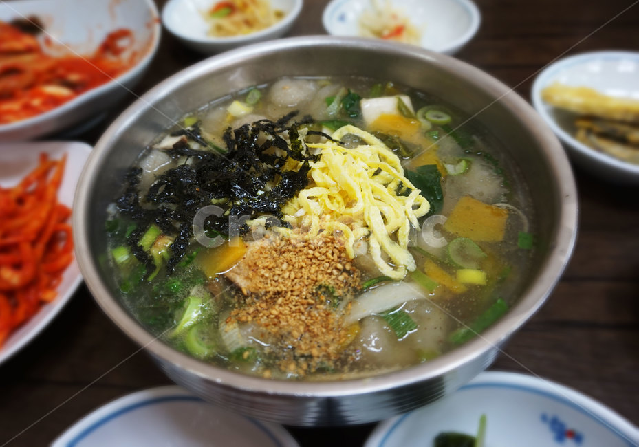옹심이,강원도음식,감자옹심이,따끈따끈한,담백한,맛있는,고소한,음식,식재료,요리,food,cook,meal,dishes,food reserves,한식,한국음식,한국요리,korean food,korean dishes,korean meal,korean cook