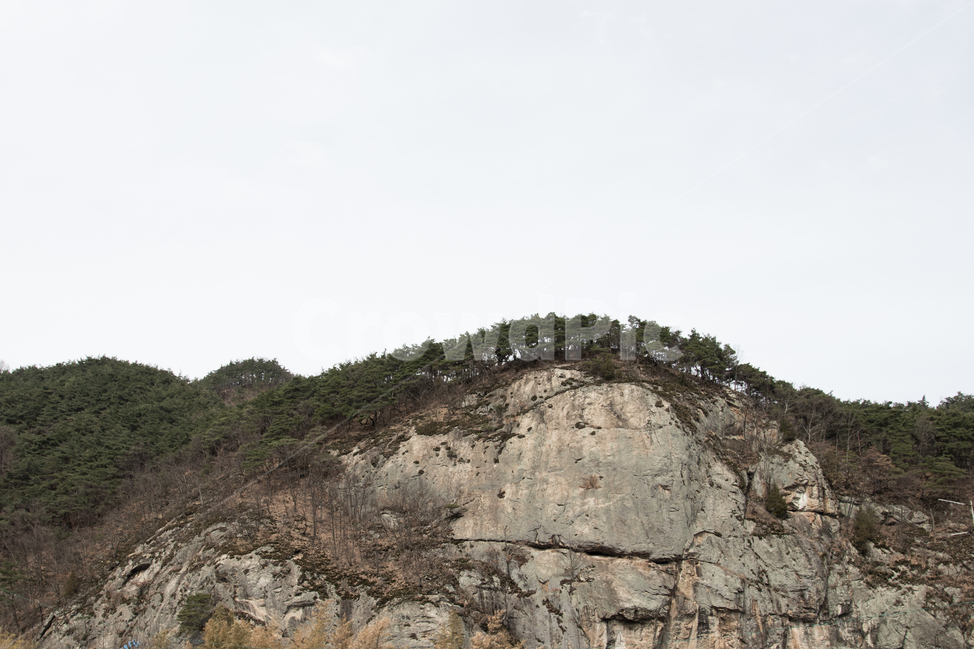 산,mountain,풍경,절벽,군위,나무,바위,rock,자연,풍경,nature,landscape,outdoors,옥외,cliff,낭떠러지,field,들,grassland,목초지