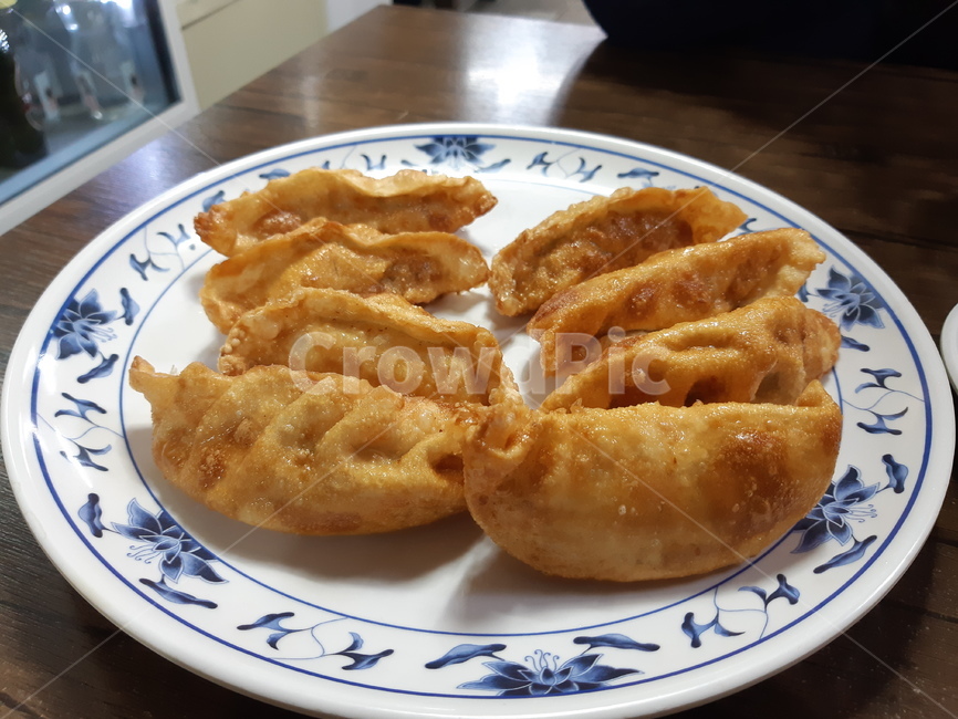 dumpling,Grilled dumplings,crunchy,Chinese food