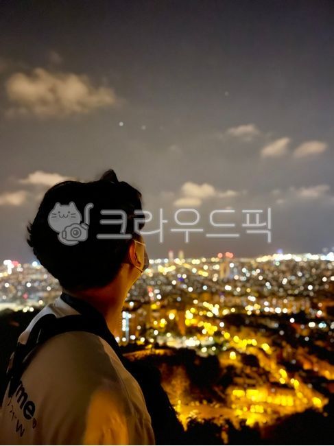 night view,atmosphere,thought,solitary,sadness,building,Production,depressed,sight,fire,lonely,worry,sky,bunker,Character,town,metropolis,Color,Expression of emotion,feeling,night life,person,silhouette,dawn,feelingofcolor,man silhouette,male,color,mood,c