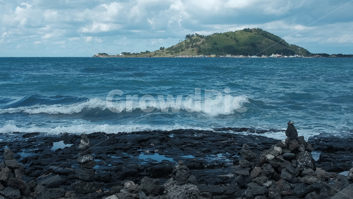 제주도,바다,파도,물결,하늘,구름,wave,sky,돌,현무암,비양도,sea,cloud,자연,풍경,nature,landscape,한국자연풍경,한국자연경관,korea nature landscape,제주도,jeju,jeju island,outdoors,옥외,ocean,대양,water,물,land,땅,promontory,곶,shoreline,해안선