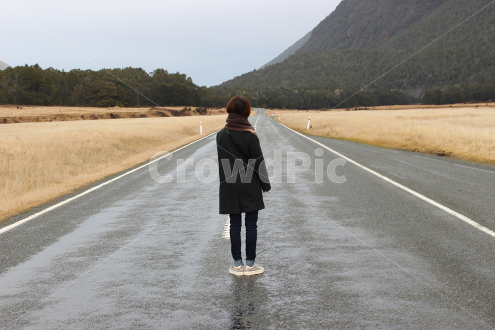 코트,coat,road,도로,human,인간,person,사람,가을,자연,nature,아스팔트,뒷모습,짧은머리,인생,사람,인물,인간,human,person