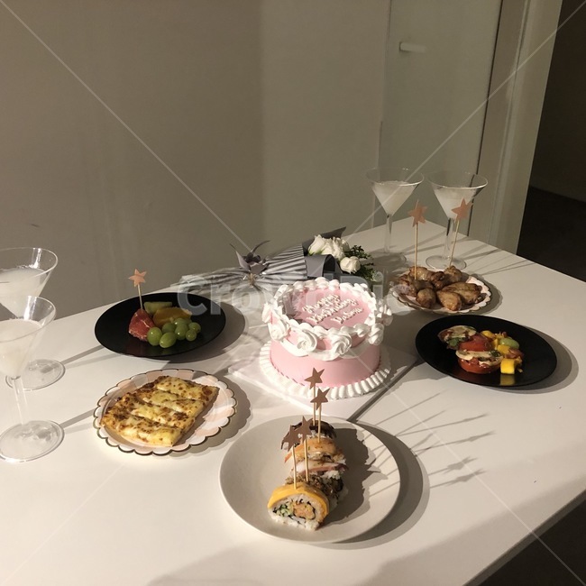 생일,브라이더샤워,파티,파티음식,샴페인,생일파티,케이크,축제,행사,festival,carnival,event,기념일,축하,anniversary,congratulation,celebrate,celebration,음식,식재료,요리,food,cook,meal,dishes,food reserves