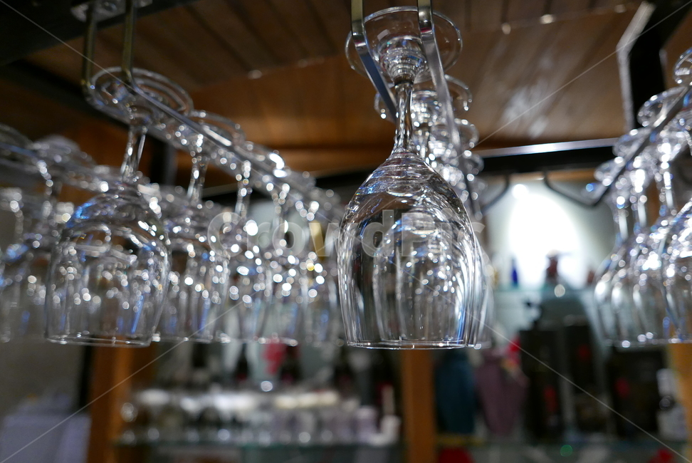 glass,와인잔,유리,정렬,투명,wineglasses,진열,주방,키친,부엌,주방용품,요리도구,kitchen,kitchenware,cookroom,cookingutensil,사물,물건,오브젝트,thing,object,matter