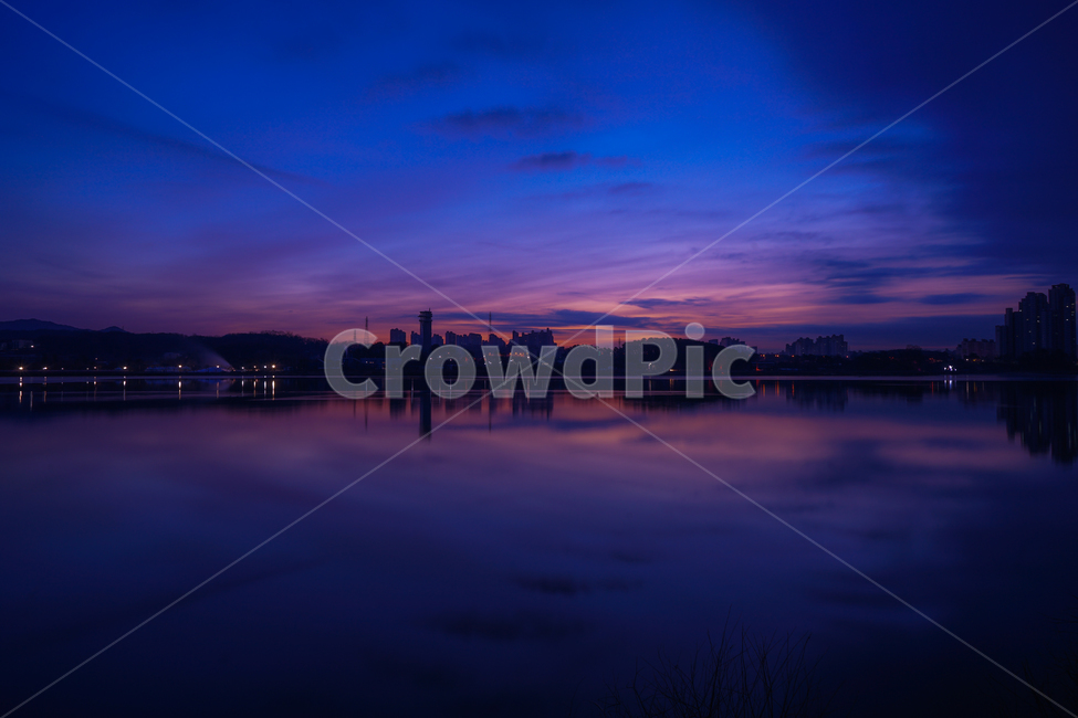 호수,여명,해돋이,일출,구름,하늘,감성,새벽,반영,투영,풍경,야경,밤,풍경,nightscape,night,landscape,도시,city,한국도시풍경,한국도시경관,korea cityscape,nature,자연,water,물,outdoors,옥외