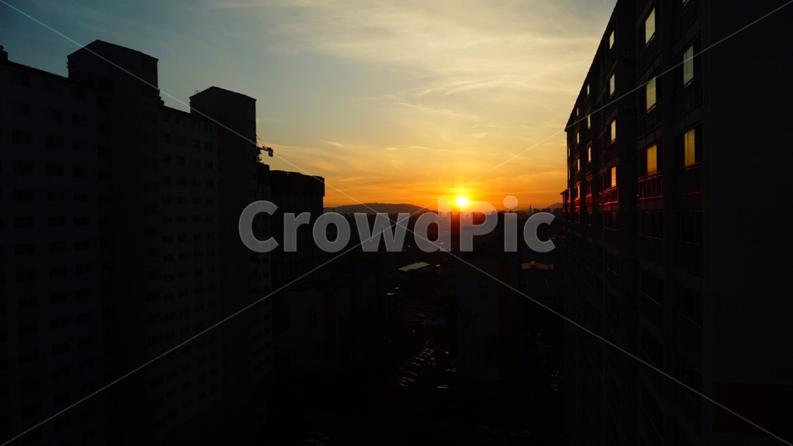 노을,아파트,저녁,집,태양,해,도시,풍경,city,landscape,한국도시풍경,한국도시경관,korea cityscape,실루엣,그림자,silhouette,shadow,nature,자연,outdoors,옥외,sunlight,햇빛,dusk,황혼,sky,하늘,red sky,붉은 하늘,dawn,새벽,sunset,일몰