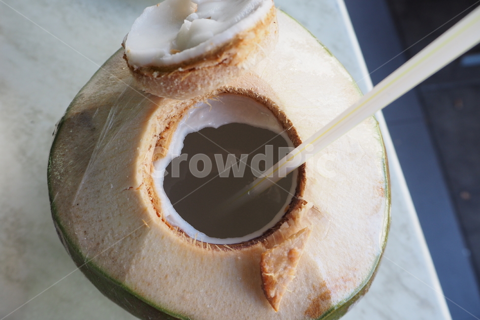 코코넛,코코넛워터,코코넛음료,coconutwater,열린코코넛,음식,식재료,요리,food,cook,meal,dishes,food reserves,음료수,drink,beverage