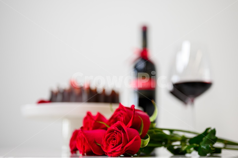 발렌타인데이,장미,초콜렛,케익,와인,와인잔,기념일,장미꽃,꽃,rose,flower,plant,식물,blossom,기념일,축하,anniversary,congratulation,celebrate,celebration