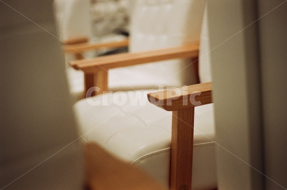 카페,의자,흰소파,카페분위기,필름사진,감성,sensible,feeling,인테리어,실내디자인,interior design