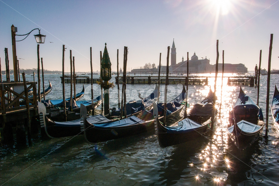 italia,venice,sea,boat,이태리,베니스,바다,자연,풍경,nature,landscape,transportation,교통,gondola,곤돌라,보트,vehicle,차량