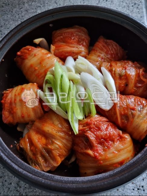 김치,찌개,뚝배기,음식,김치말이,요리,고기말이,한국,코리아푸드,food,Koreanfood,Koreafood,김치요리,대파,파,술안주,반찬,springonion,cook,adtuk,greenonion,kimchi,kimchihorse,meatsweet,cabbagekimchi,한국전통음식,koreantraditionalfood,배추김치,배추,koreafood,koreanfood,겉절이,겉절이김치,양념,freshkimchi,geotjeori,sidedish,earthenbowl,반찬통,outerpickle,sidedishcontainer,foodingredients,FreshKimchi,배추겉절이,baechugeotjeori,seasoning,김치찜,묵은지찜,steamedkimchi,mukeunjijjim,kimchicooking,등갈비찜,찜요리,steamedbackribs,steameddish,갈비,rib,고기,meat,돼지고기,earthenpot,Ttukbaegi,등갈비김치찜,김치등갈비찜,묵은지등갈비찜,등갈비묵은지찜,pork,등갈비,묵은지,backribs,식재료,요리재료,음식재료,foodstuff,cookingmaterial,foodmaterial