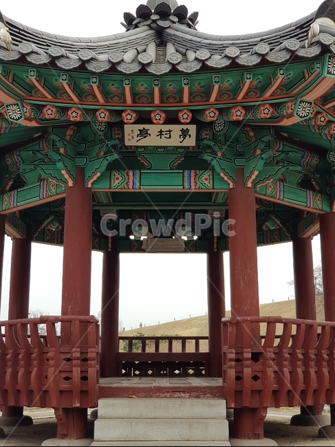 몽촌정,몽촌토성,올림픽공원,정자,한국건축물,문화재,서울가볼만한곳,토속적인,한국적인,기와,처마,서울,한국전통,한국문화,korean traditional,korean culture,건축물,건물외관,exterior,building,structure,architecture,construction