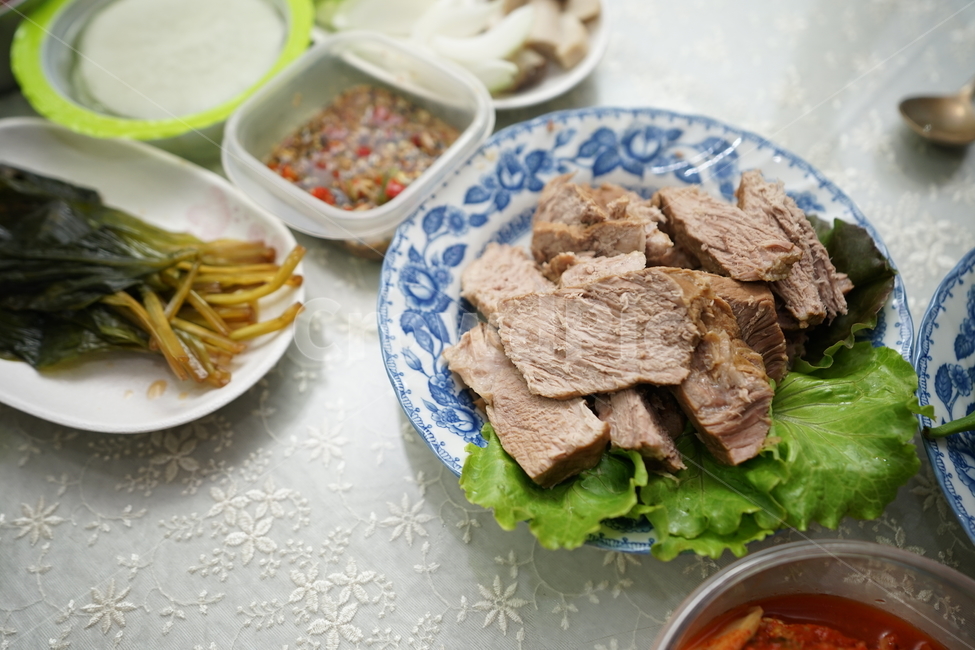 육류,고기,수육,음식,쌈,명이나물,푸드,안주,안주거리,식사,육식,돼지고기,야채,한식,음식,식재료,요리,food,cook,meal,dishes,food reserves,육류,고기,meat,한식,한국음식,한국요리,korean food,korean dishes,korean meal,korean cook