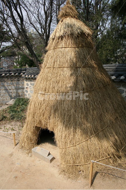 한국,전통가옥,고택,김치독,전통보관,짚보관,한옥,한국전통,한국문화,korean traditional,korean culture