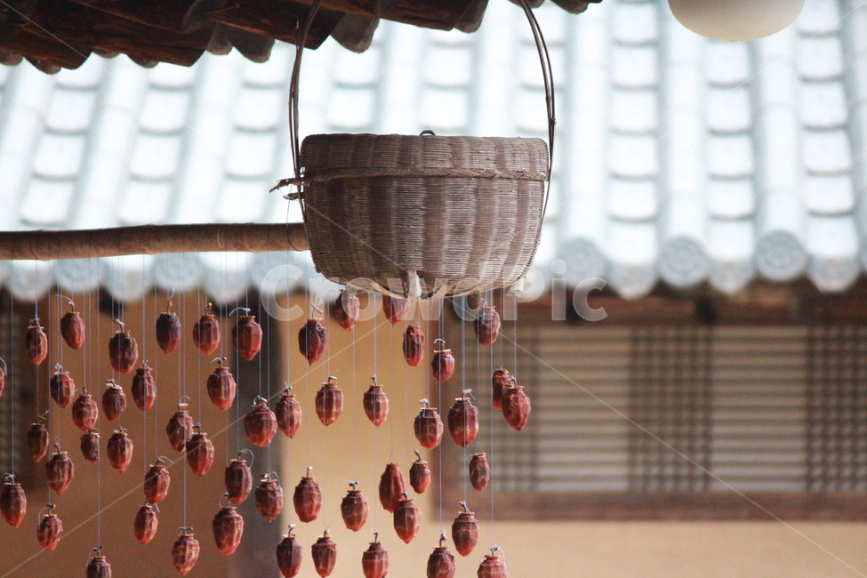 기와,바구니,곶감,시골풍경,감말리는풍경,빗살문,한국전통,한국문화,korean traditional,korean culture