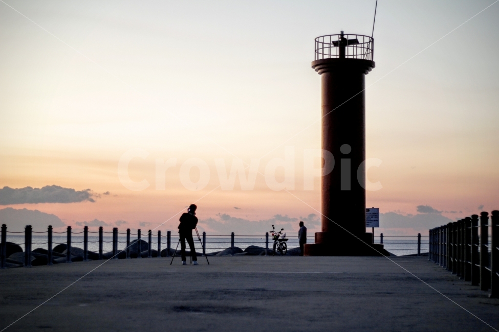 일출,여행,등대,자전거,할아버지,등대,lighthouse,사람,인물,인간,human,person,연출,컨셉,콘셉,direction,concept