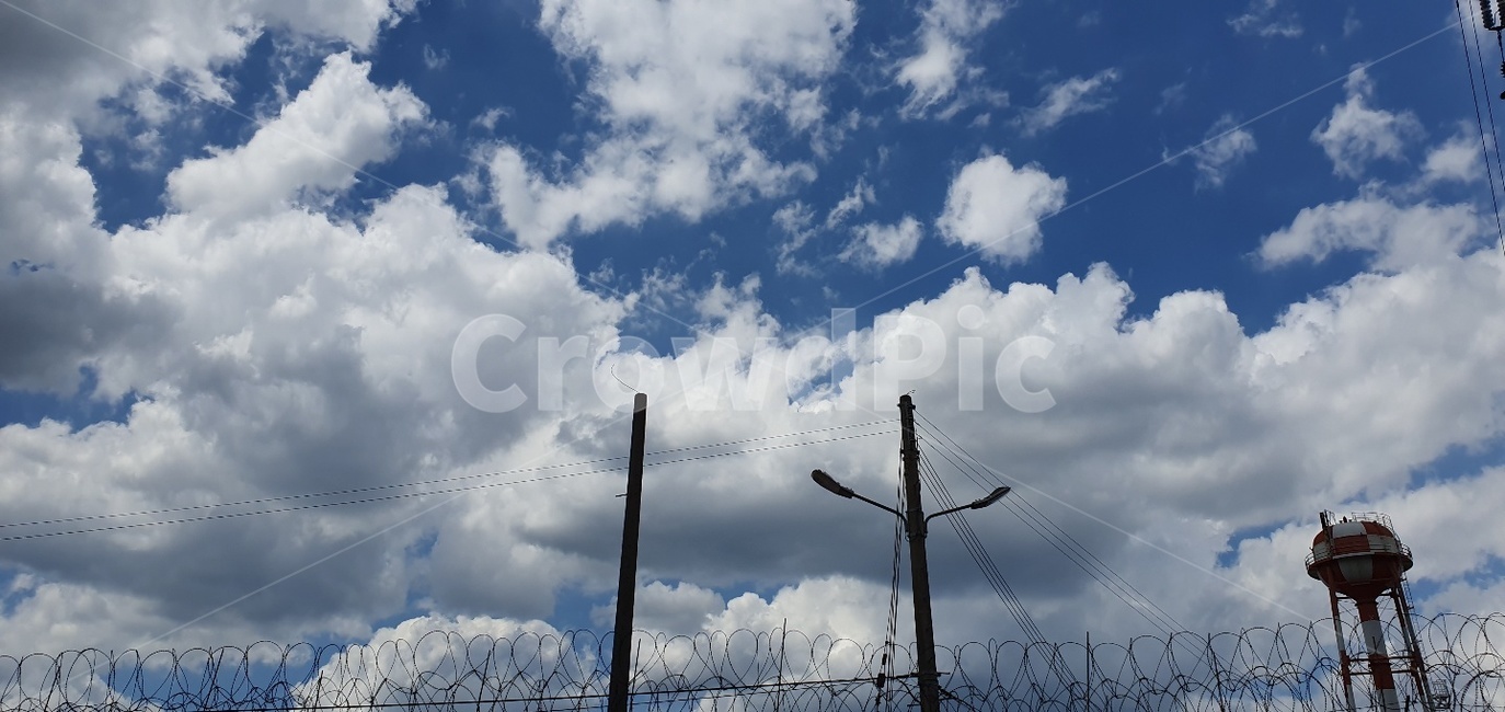 자연,철조망,구름,맑은날씨,하늘,전봇대,풍경,sky,cloud