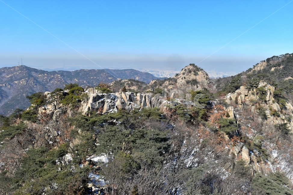 관악산,풍경,겨울,자연,눈,스포츠,등산,산행,nature,snow,겨울풍경,느낌,아름다운,신비로운,경이로운,기암,바위,암봉,암릉,다큐,필,힐링,명산,landscape,winter,season,트레킹,100대명산,인기명산,조망,전망,정부청사,6봉,수목원능선,바윗길,암릉길,명품송,소나무,한국자연풍경,한국자연경관,korea,관양능선,팔봉능선,국기봉,겨울,계절,winter,season,자연,풍경,nature,landscape,한국자연풍경,한국자연경관,korea nature landscape,wilderness,황야,outdoors,옥외,경치,mountain,산,scenery