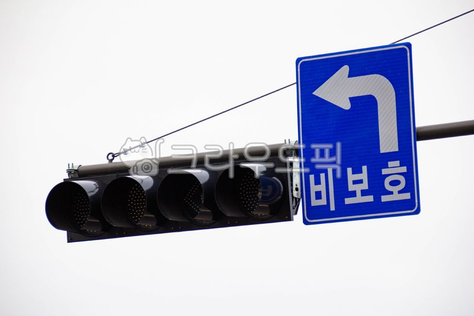 turn left,sign,Traffic Light,unprotected,Unprotected left turn,trafficlight,Nonprotection sign