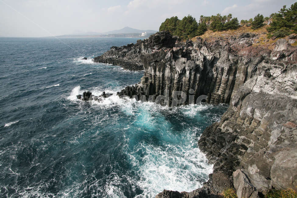 제주도,파도,주상절리,풍경,바다,한국자연풍경,jeju,자연,자연,풍경,nature,landscape,한국자연풍경,한국자연경관,korea nature landscape,제주도,jeju,jeju island,promontory,곶,outdoors,옥외,cliff,낭떠러지,water,물,sea,ocean,대양