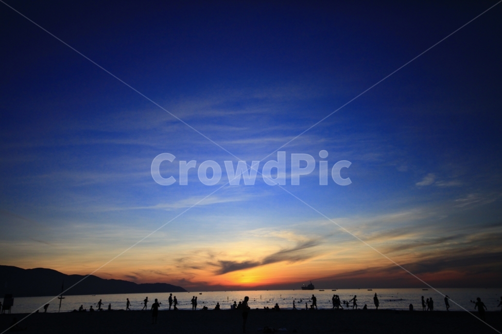 하늘,바다,일출,그림자,일상,자연,풍경,nature,landscape,사람들,대중,군중,other people,crowd,인물실루엣,사람실루엣,character silhouette,human silhouette,outdoors,옥외,human,인간,person,사람,sky,dawn,새벽,sunset,일몰,dusk,황혼,red sky,붉은 하늘
