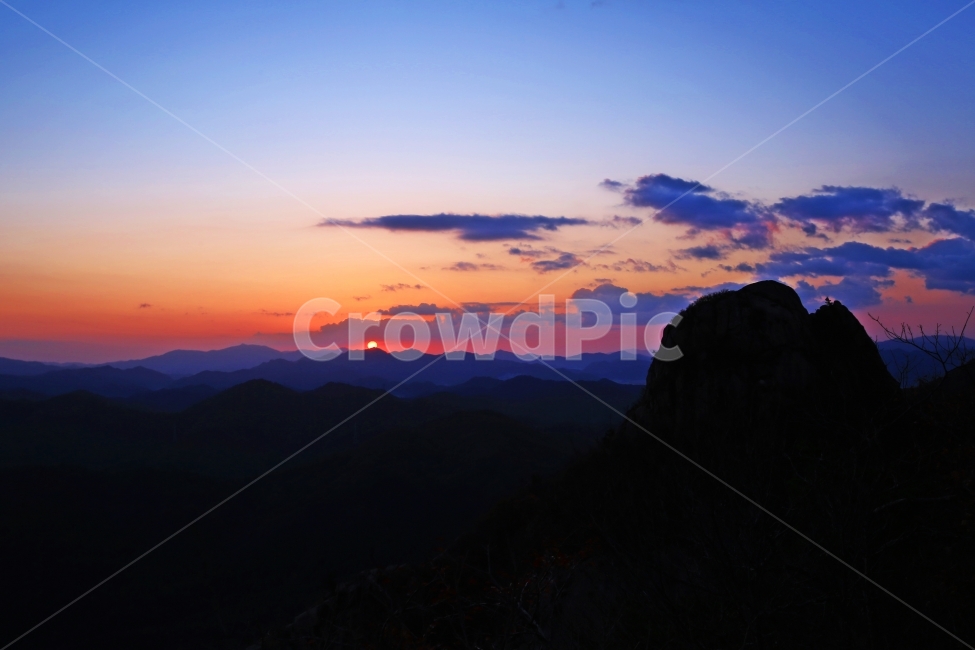 국립공원월출산,월출산,여명,새벽,월출산의일출,자연,풍경,nature,landscape,한국자연풍경,한국자연경관,korea nature landscape,outdoors,옥외,sunset,일몰,dawn,red sky,붉은 하늘,dusk,황혼,sky,하늘,mountain,산