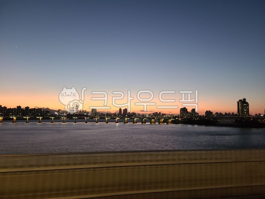 city,도시,자연,중심지,일출,여명,한강,해뜨는도심,도시풍경,일몰,sunset,하늘,새벽